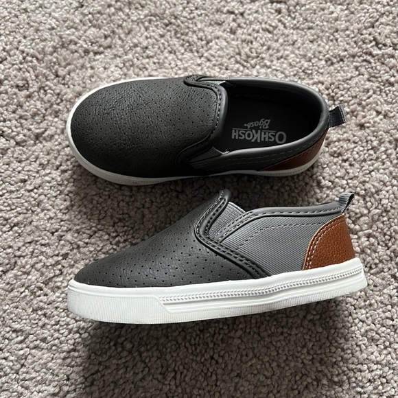 Toddler boy shoes size 7C - Picture 2 of 2